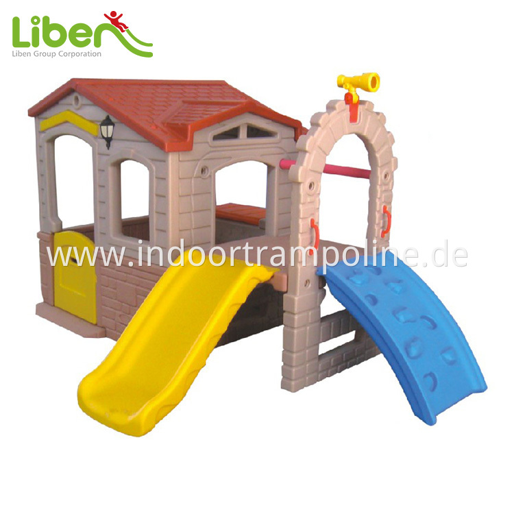 indoor plastic playhouse